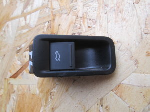 Купить кнопка открывания багажника 1k0959831 volkswagen в интернет магазине "Второй шанс" с доставкой по России